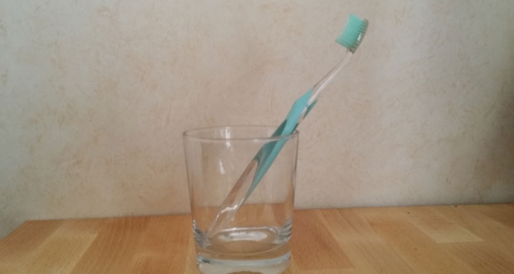 Handzahnbürste Sensodyne